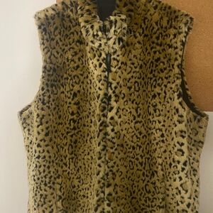 Kristen Blake Faux Leopard Print Fur Vest in Tan and Black